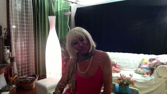 Petite robe trop courte de babe