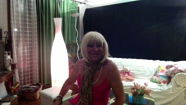 Petite robe trop courte de babe