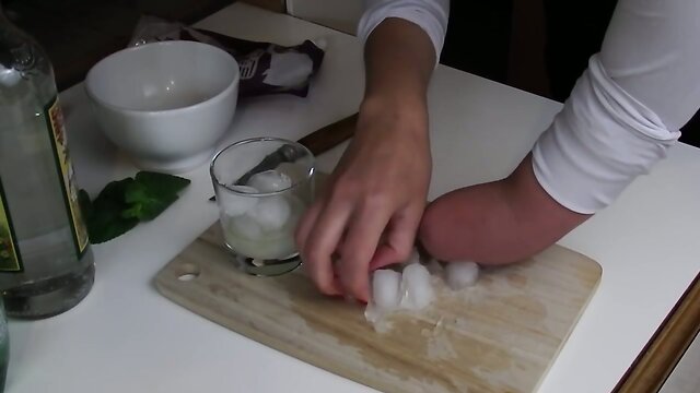 Amputee Sensuality Unveiled: An Empowering Porn Shamele Video