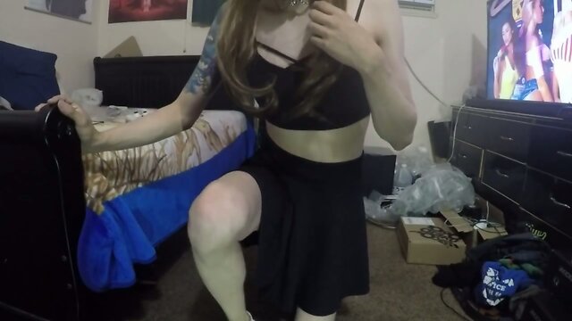 Trap Sucking and cumming on Feet