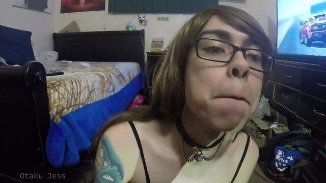 Trap Sucking and cumming on Feet