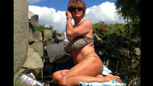 Candy-Wrapped Sensuality: A Sexy Shapeshifter`s Alluring Moves