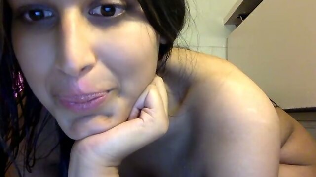 Sultry Shemale Strips & Twerks on Webcam: A Hot & Horny Show!