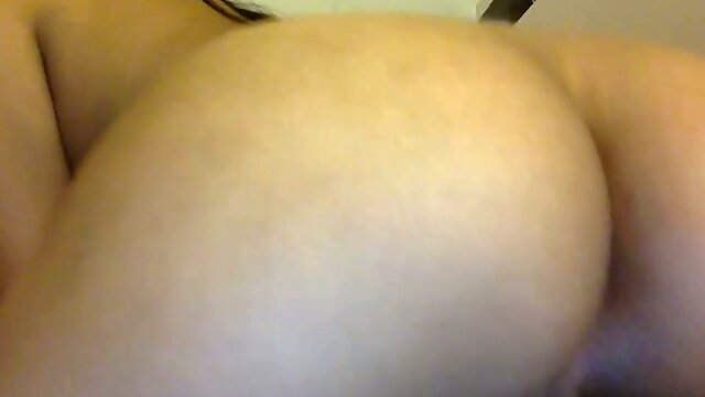 Sultry Shemale Strips & Twerks on Webcam: A Hot & Horny Show!