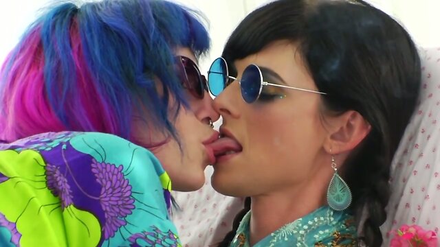 Kinky Shemales Mandy & Proxy Lick & Orgasm: A Steamy Session