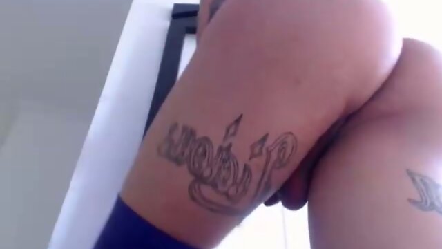 Tattooed babe M.C cumshow