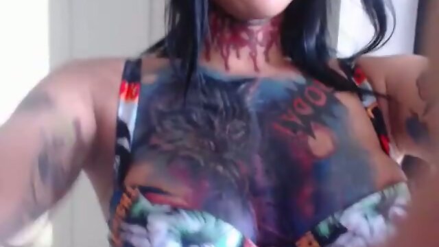 Tattooed babe M.C cumshow