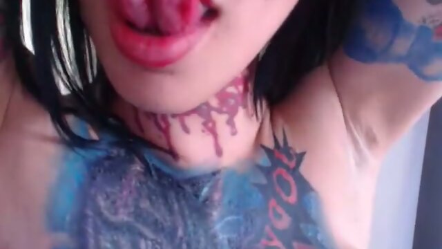 Tattooed babe M.C cumshow
