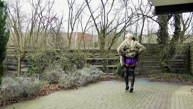 Naughty Lady Needs A Ride