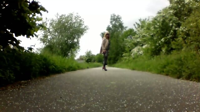 A Passionate Outdoor Encounter: Shamele Pleasure Unleashed