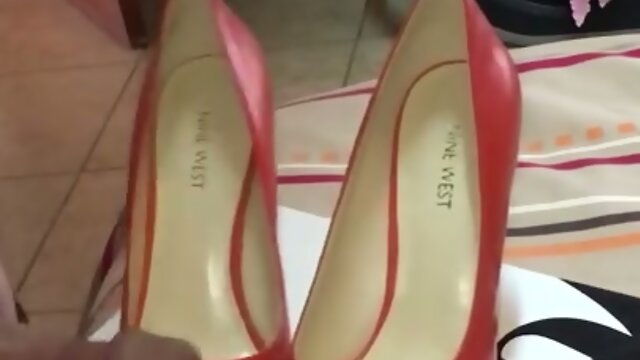 NW Orange Heels Play