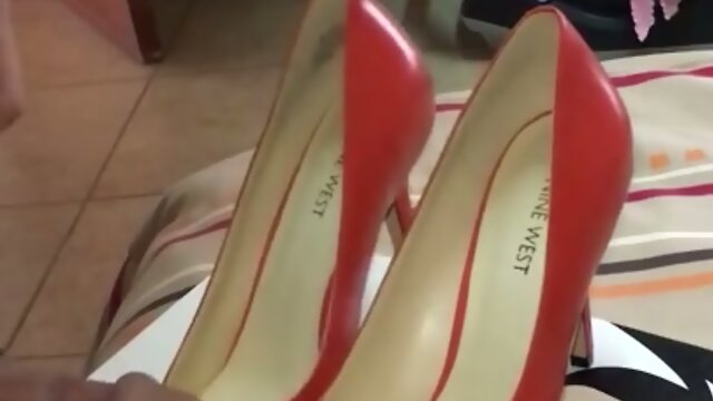 NW Orange Heels Play