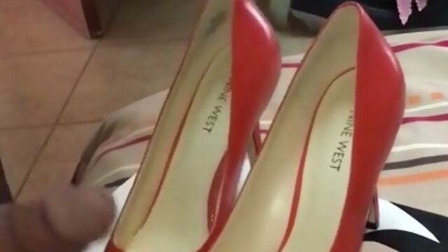 NW Orange Heels Play