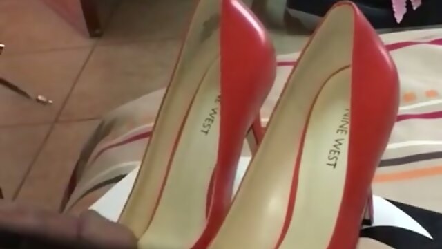 NW Orange Heels Play