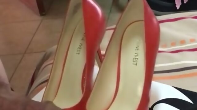 NW Orange Heels Play