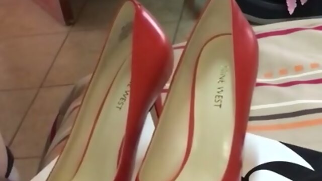 NW Orange Heels Play