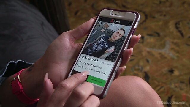 Aubrey Kate`s Home Alone Anal Adventure - She`s Horny & Hungry!