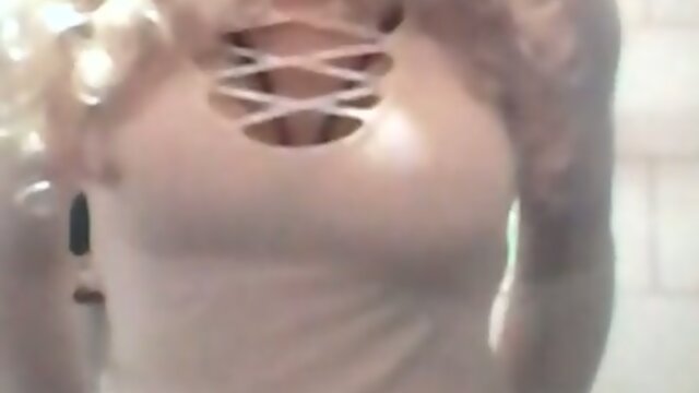 Sarah Fiore`s Dildo Exploration: Uncovering New Pleasures