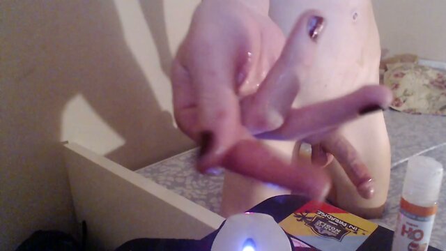 Young trap wanks and cums