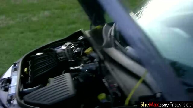 Redhead shebabe strips down in exchange for the car fix