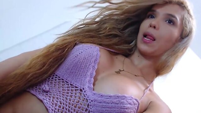 Explore Your Wildest Fantasies on Know Ts Webcam!