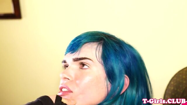 Lesbo tranny cocksucking tgirl in stockings