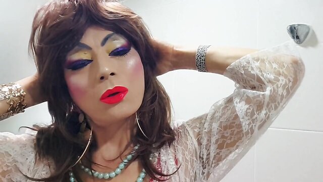 shemale niclo after makeup masturbation4