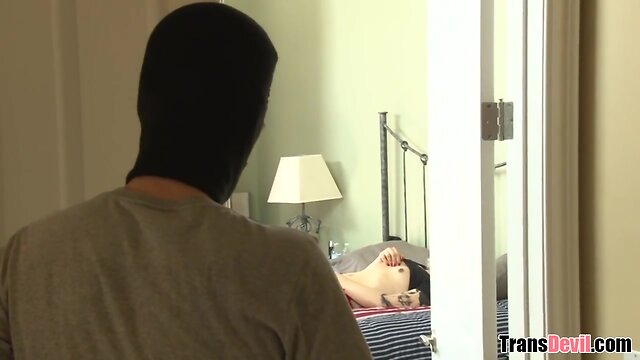 Chad Diamond screams on a shecock