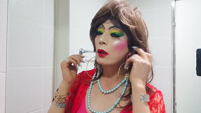 Sissy Niclo`s Heavy Makeup Look: Express Your Femininity