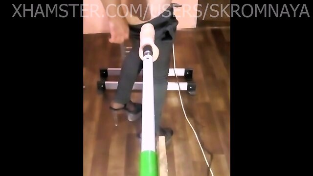 HUGE DILDO BRUTAL FUCKED TRANS ASS