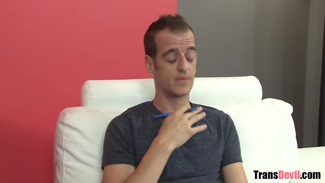 Pretty face shemale Kylie Maria