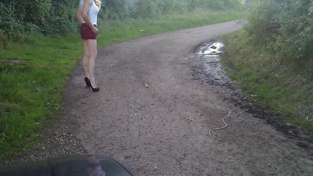 Outdoor masturbation - slut tranny