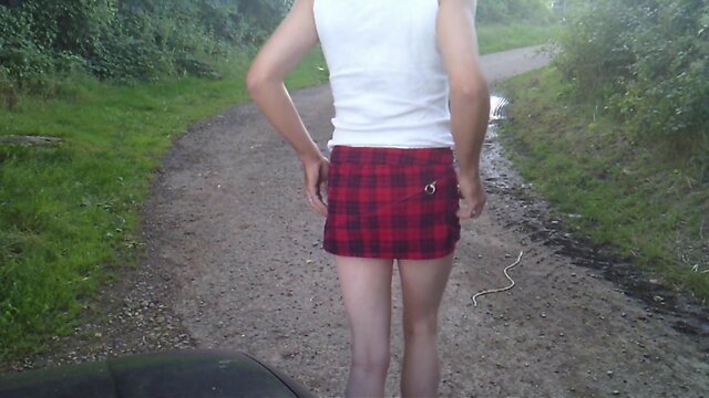 Outdoor masturbation - slut tranny