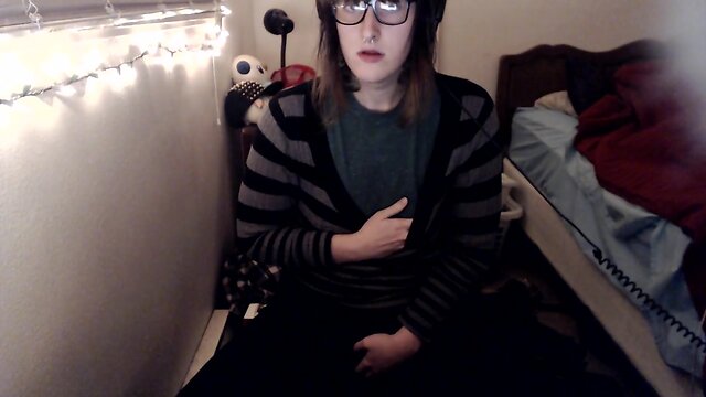 homemade chubby trans jerk & cum with hitachi