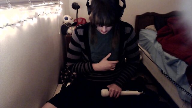 homemade chubby trans jerk & cum with hitachi