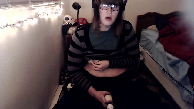 homemade chubby trans jerk & cum with hitachi