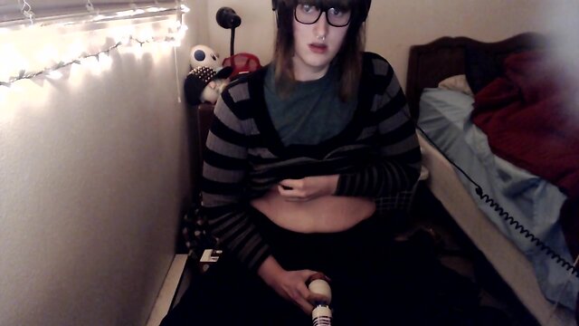 homemade chubby trans jerk & cum with hitachi