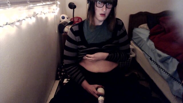 homemade chubby trans jerk & cum with hitachi