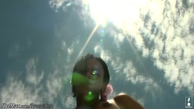 Tanned shedoll enjoys hardcore jerking and cumming outdoors