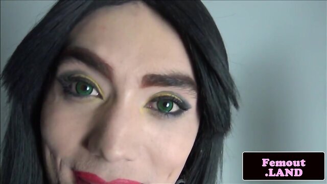 Amateur trap beauty toys tight ass on camera