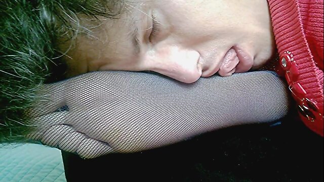 Sissy self foot adoration