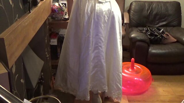 A Bride`s Wild Night: Passionate Pleasure with a Shemale Lover