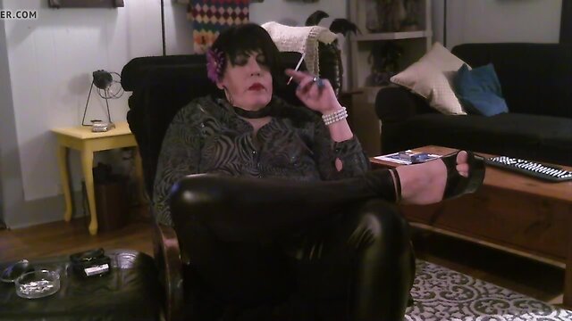 Smoking a Capri Menthol 120