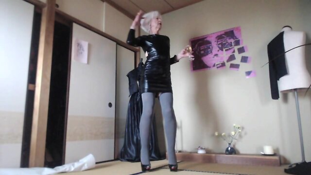 JIJI  DANCING  FOR  DADDY