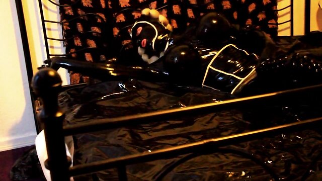 Heavy Rubber Doll.wmv