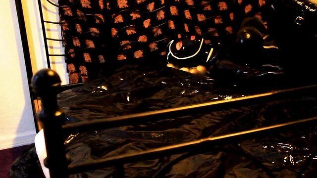 Heavy Rubber Doll.wmv