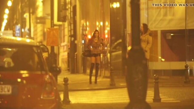 HOOKERS & Street Walkers Street Life !
