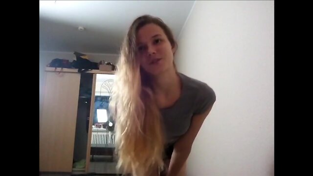 Heißer Strip mit Teen Lola-LaCita - Lass Dich verzaubern!