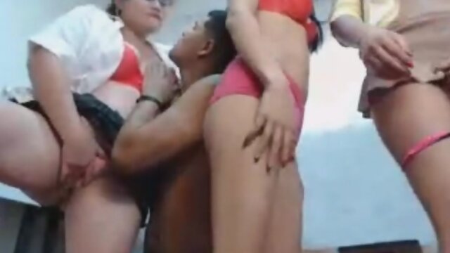 Lucky Guy Ravages Tranny and Two Females