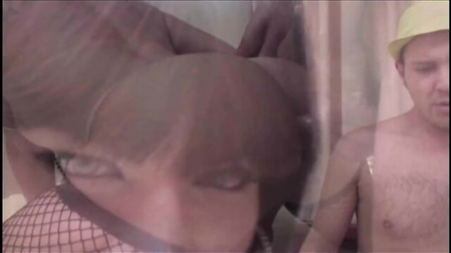 Sexy Brazilian shemale gives nice fuck